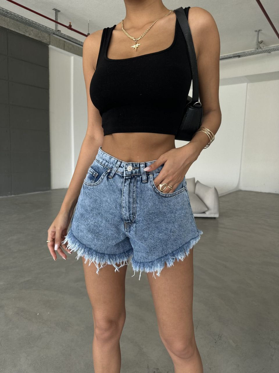Minimalistic denim short jeans