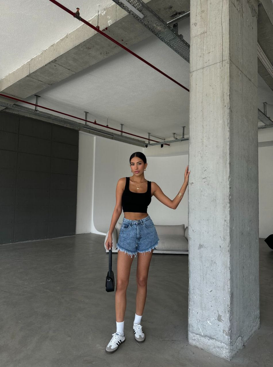 Minimalistic denim short jeans