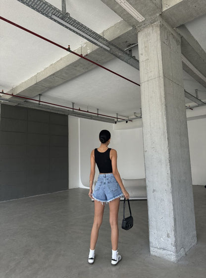 Minimalistic denim short jeans